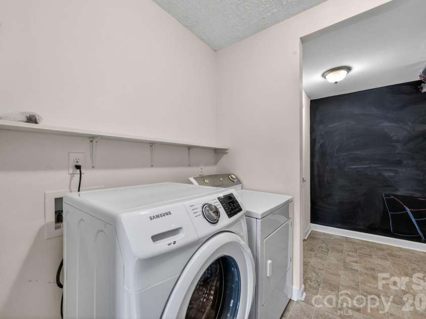 2713 Kilborne Drive, Charlotte, NC 28205.  MLS# CAR4376113, YatesRealty ID 20054. 