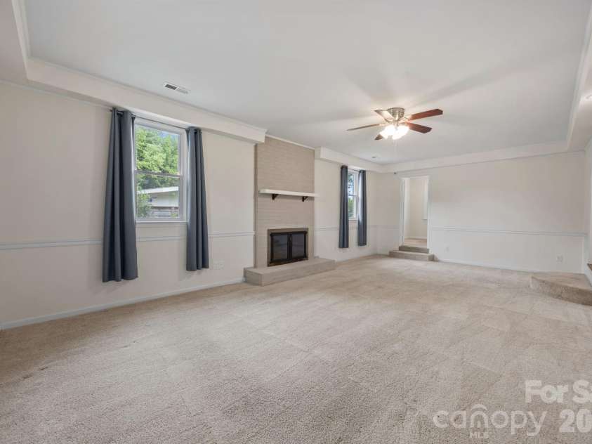 2713 Kilborne Drive, Charlotte, NC 28205.  MLS# CAR4376113, YatesRealty ID 20054. 