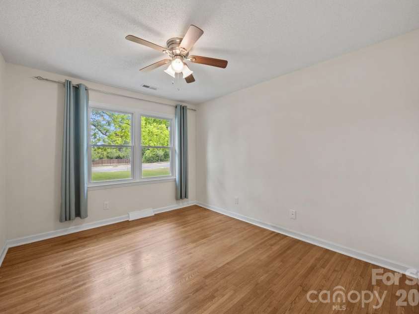 2713 Kilborne Drive, Charlotte, NC 28205.  MLS# CAR4376113, YatesRealty ID 20054. 