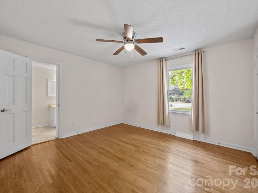 2713 Kilborne Drive, Charlotte, NC 28205.  MLS# CAR4376113, YatesRealty ID 20054. 