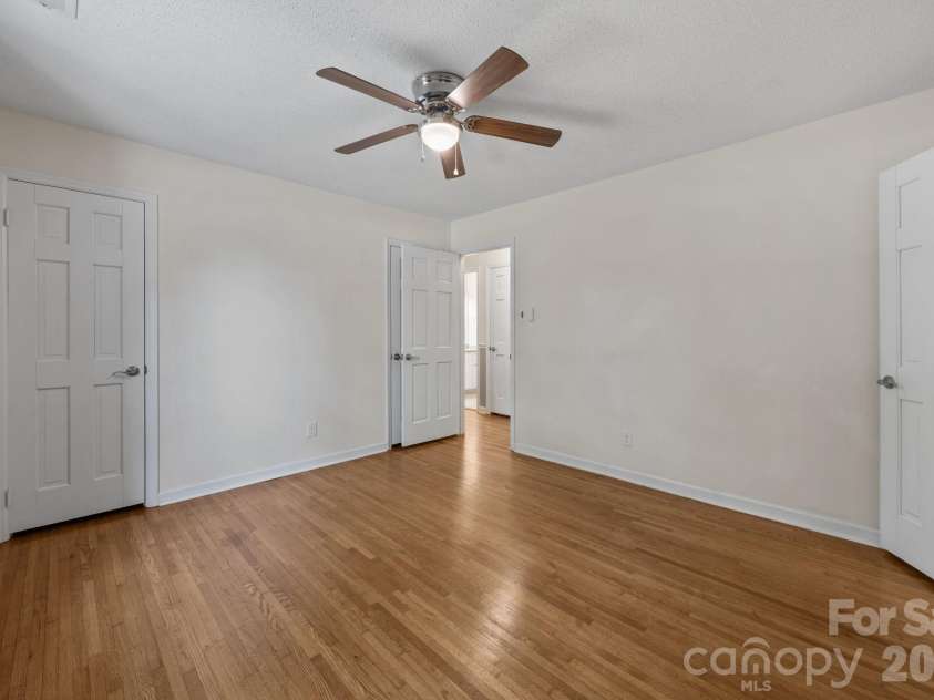 2713 Kilborne Drive, Charlotte, NC 28205.  MLS# CAR4376113, YatesRealty ID 20054. 