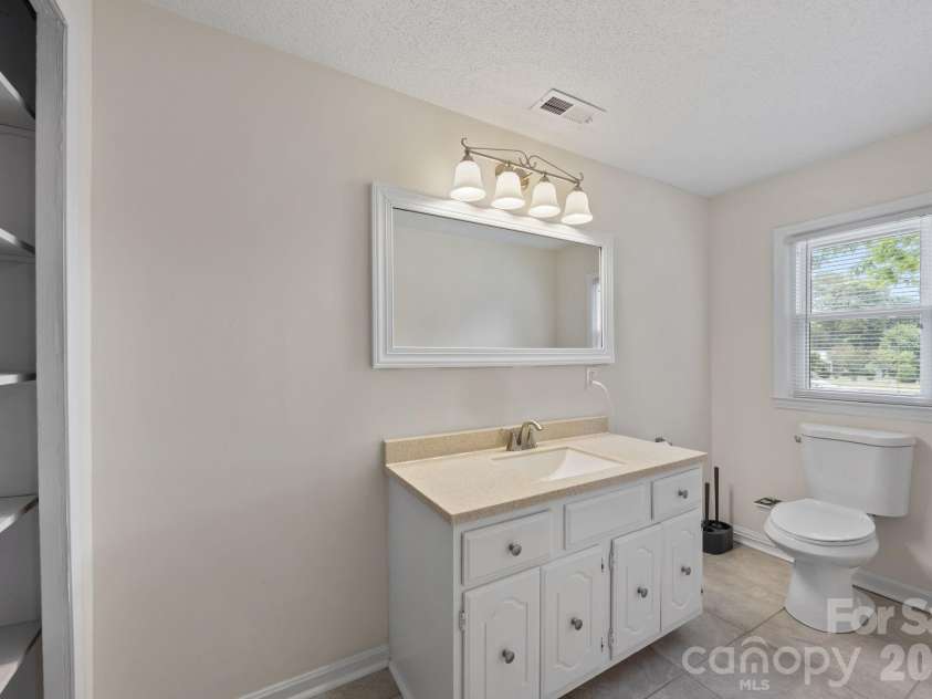 2713 Kilborne Drive, Charlotte, NC 28205.  MLS# CAR4376113, YatesRealty ID 20054. 