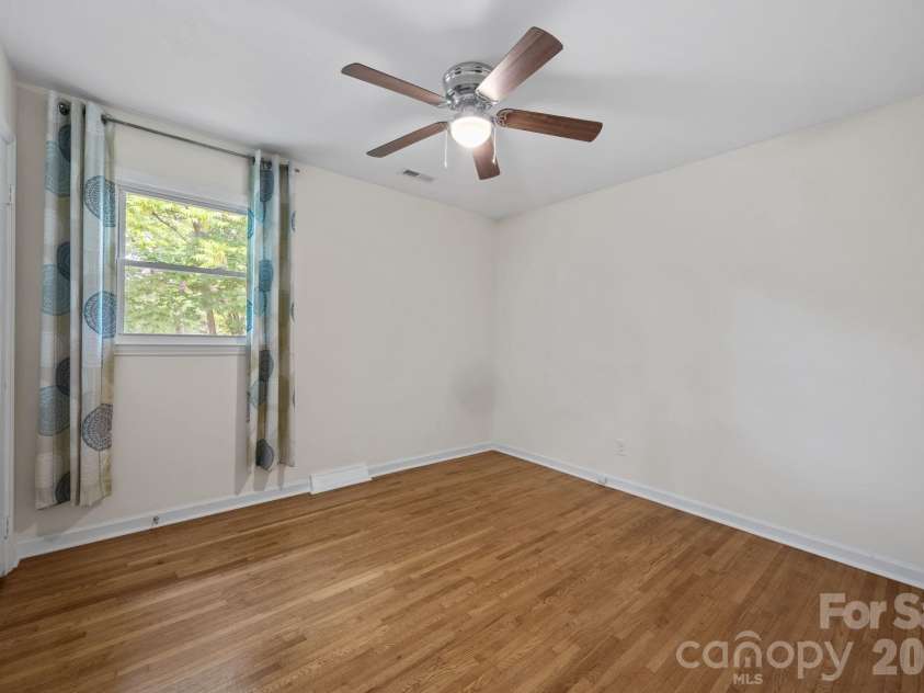 2713 Kilborne Drive, Charlotte, NC 28205.  MLS# CAR4376113, YatesRealty ID 20054. 