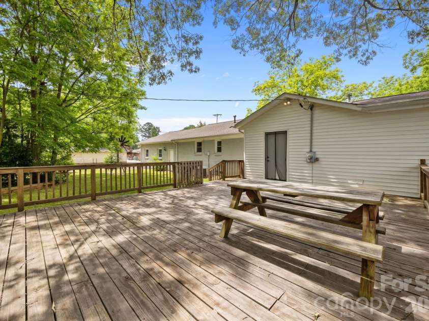2713 Kilborne Drive, Charlotte, NC 28205.  MLS# CAR4376113, YatesRealty ID 20054. 