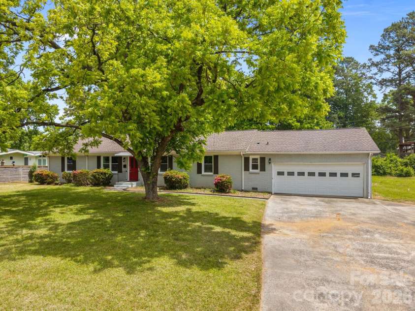 2713 Kilborne Drive, Charlotte, NC 28205.  MLS# CAR4376113, YatesRealty ID 20054. 