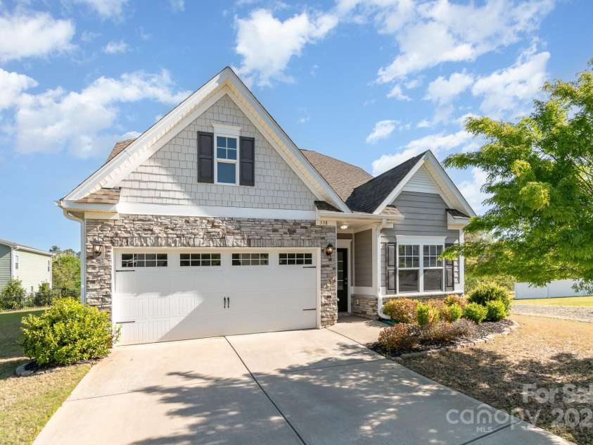 338 Livingston Drive, Lancaster, SC 29720.  MLS# CAR4249047, YatesRealty ID 20055. Cul-de-sac private lot