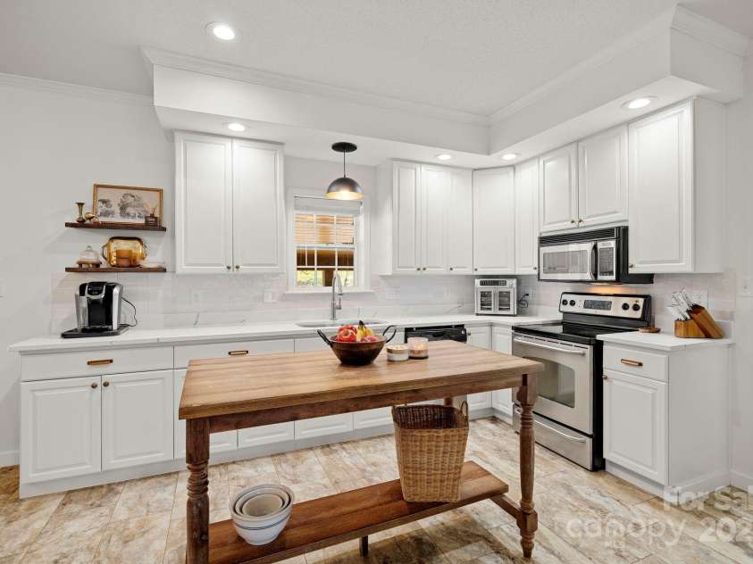 491 Paint Fork Road, Barnardsville, NC 28709.  MLS# CAR4268189, YatesRealty ID 20056. 