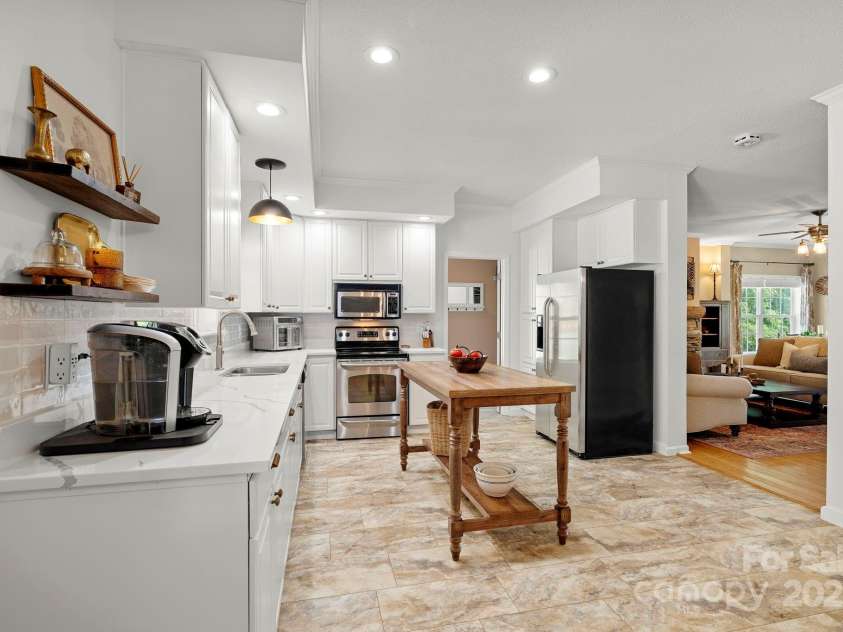 491 Paint Fork Road, Barnardsville, NC 28709.  MLS# CAR4268189, YatesRealty ID 20056. 