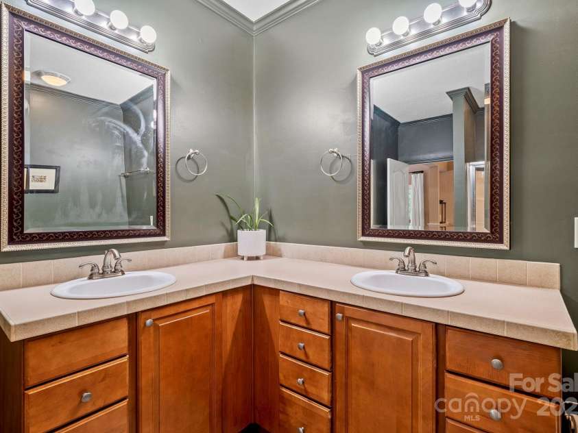 491 Paint Fork Road, Barnardsville, NC 28709.  MLS# CAR4268189, YatesRealty ID 20056. 