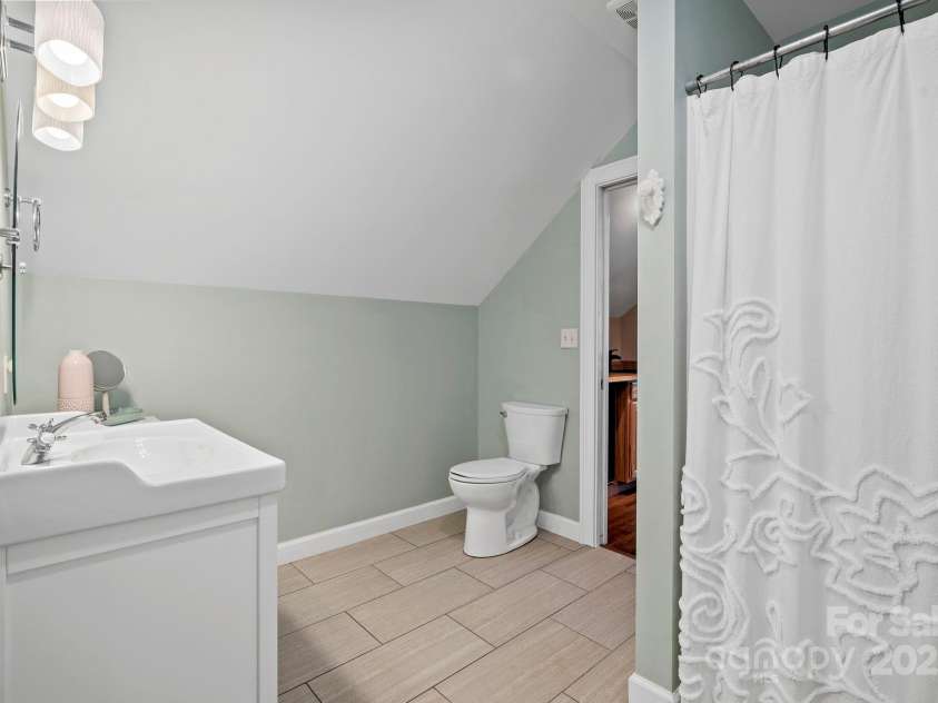 491 Paint Fork Road, Barnardsville, NC 28709.  MLS# CAR4268189, YatesRealty ID 20056. 