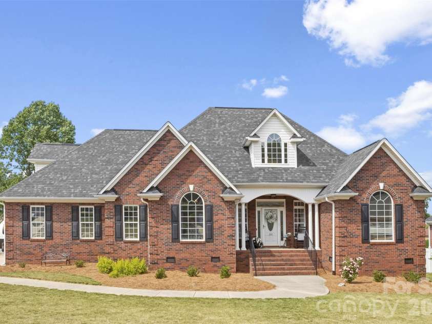220 Landry Drive, Kings Mountain, NC 28086.  MLS# CAR4378750, YatesRealty ID 20057. 