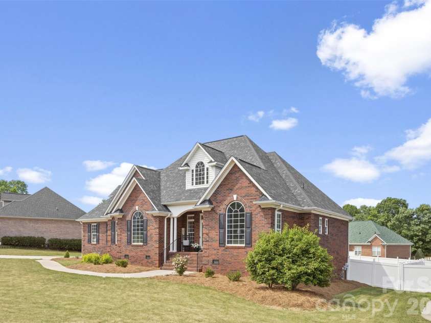 220 Landry Drive, Kings Mountain, NC 28086.  MLS# CAR4378750, YatesRealty ID 20057. 
