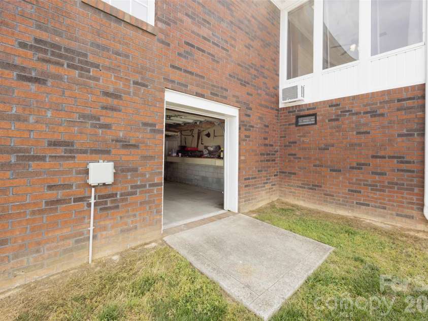 220 Landry Drive, Kings Mountain, NC 28086.  MLS# CAR4378750, YatesRealty ID 20057. 