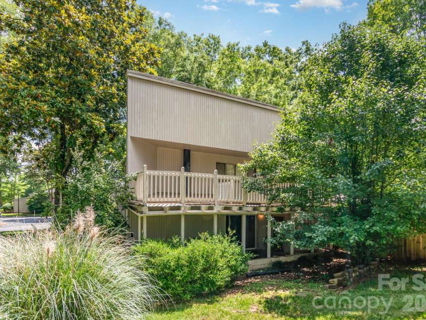7900 Horse Chestnut Lane, Charlotte, NC 28277.  MLS# CAR4262991, YatesRealty ID 20058. 