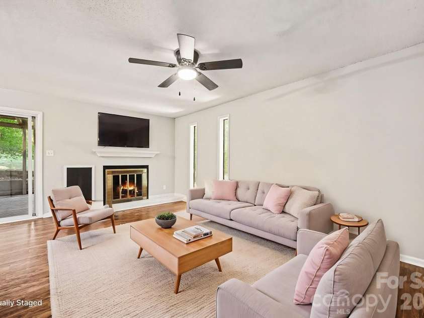 7900 Horse Chestnut Lane, Charlotte, NC 28277.  MLS# CAR4262991, YatesRealty ID 20058. 
