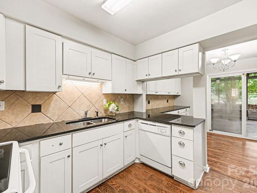 7900 Horse Chestnut Lane, Charlotte, NC 28277.  MLS# CAR4262991, YatesRealty ID 20058. 