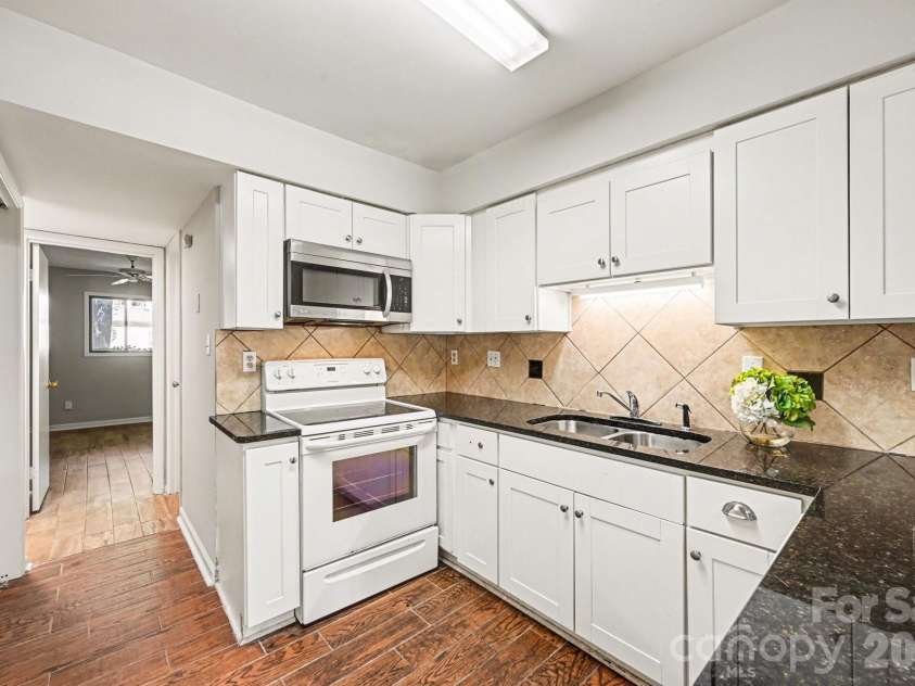 7900 Horse Chestnut Lane, Charlotte, NC 28277.  MLS# CAR4262991, YatesRealty ID 20058. 