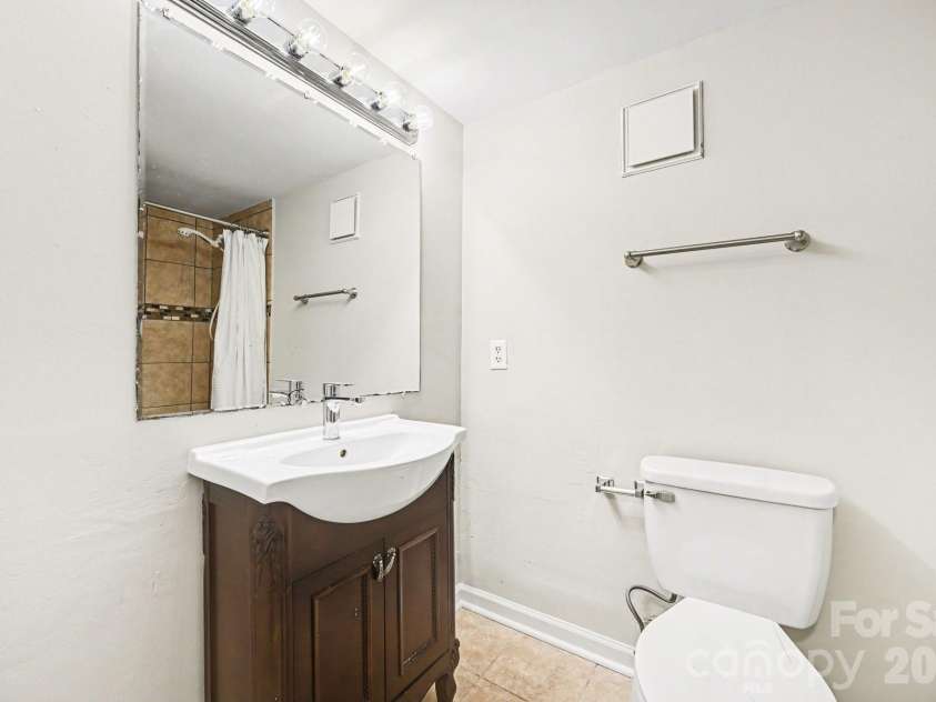 7900 Horse Chestnut Lane, Charlotte, NC 28277.  MLS# CAR4262991, YatesRealty ID 20058. 