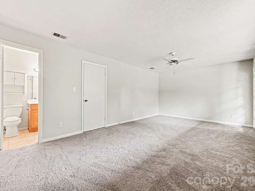 7900 Horse Chestnut Lane, Charlotte, NC 28277.  MLS# CAR4262991, YatesRealty ID 20058. 