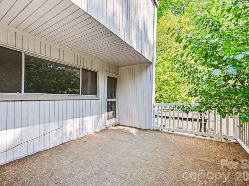 7900 Horse Chestnut Lane, Charlotte, NC 28277.  MLS# CAR4262991, YatesRealty ID 20058. 