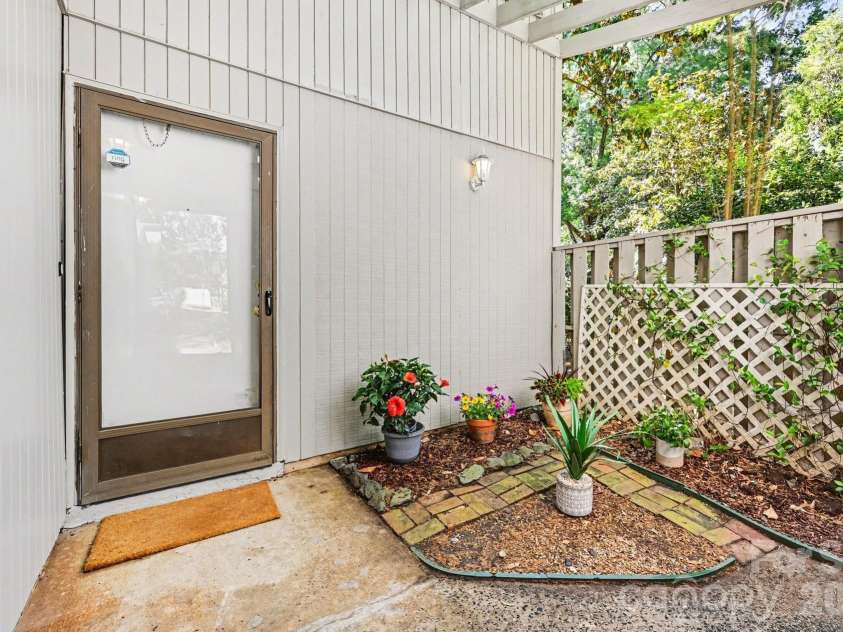 7900 Horse Chestnut Lane, Charlotte, NC 28277.  MLS# CAR4262991, YatesRealty ID 20058. 