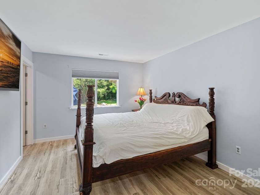 8122 Sherington Way, Charlotte, NC 28227.  MLS# CAR4239520, YatesRealty ID 20058. 