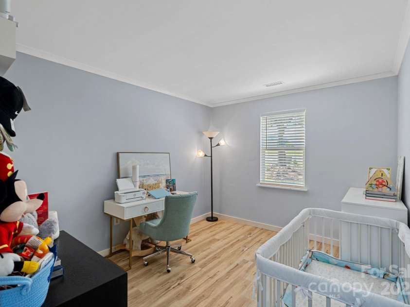 8122 Sherington Way, Charlotte, NC 28227.  MLS# CAR4239520, YatesRealty ID 20058. 