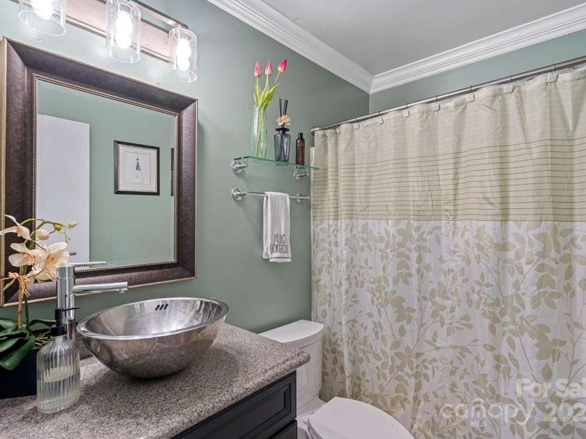 8122 Sherington Way, Charlotte, NC 28227.  MLS# CAR4239520, YatesRealty ID 20058. 