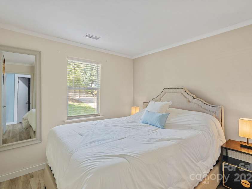 8122 Sherington Way, Charlotte, NC 28227.  MLS# CAR4239520, YatesRealty ID 20058. 