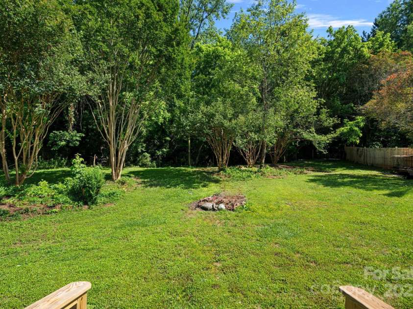 8122 Sherington Way, Charlotte, NC 28227.  MLS# CAR4239520, YatesRealty ID 20058. 