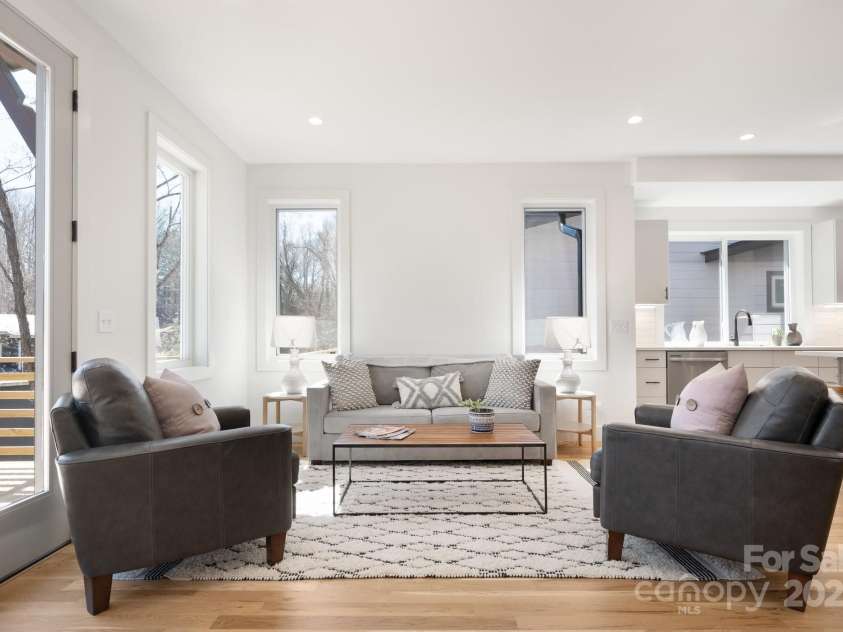 13 Orrinel Way, Asheville, NC 28806.  MLS# CAR4229136, YatesRealty ID 2006. Bright Living Room