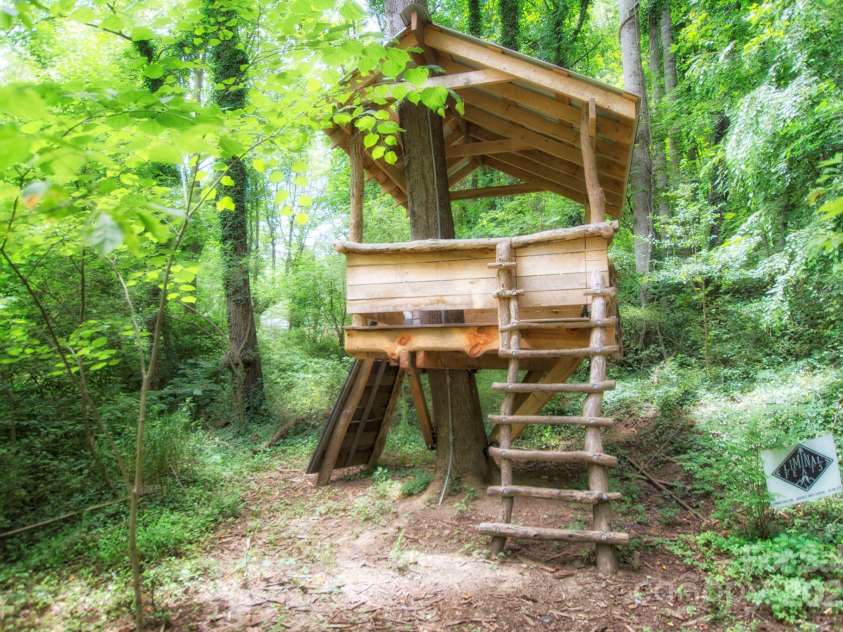 13 Orrinel Way, Asheville, NC 28806.  MLS# CAR4229136, YatesRealty ID 2006. Community Tree House In the Woods