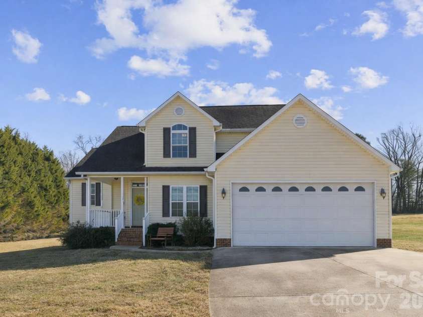 143 Maple Ridge Circle, Salisbury, NC 28147.  MLS# CAR4345448, YatesRealty ID 2006. 