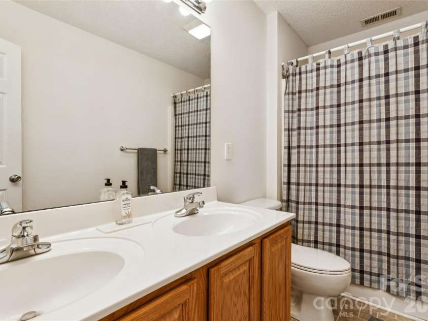 143 Maple Ridge Circle, Salisbury, NC 28147.  MLS# CAR4345448, YatesRealty ID 2006. 
