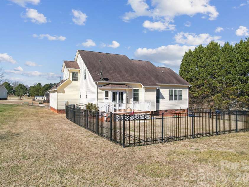 143 Maple Ridge Circle, Salisbury, NC 28147.  MLS# CAR4345448, YatesRealty ID 2006. 