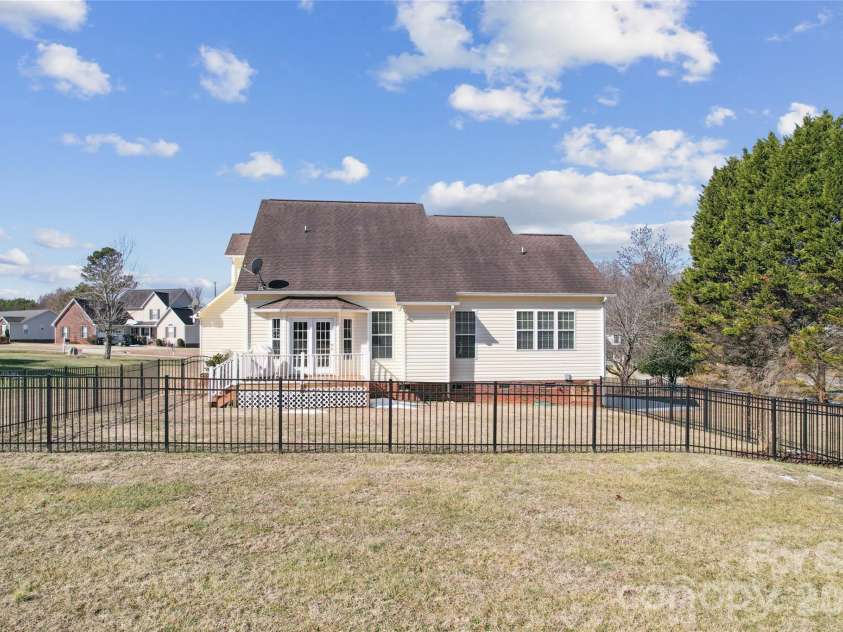 143 Maple Ridge Circle, Salisbury, NC 28147.  MLS# CAR4345448, YatesRealty ID 2006. 