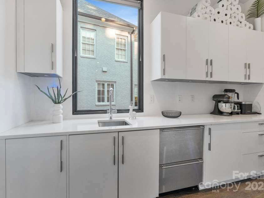 1516 Princeton Avenue, Charlotte, NC 28209.  MLS# CAR4303651, YatesRealty ID 2006. 