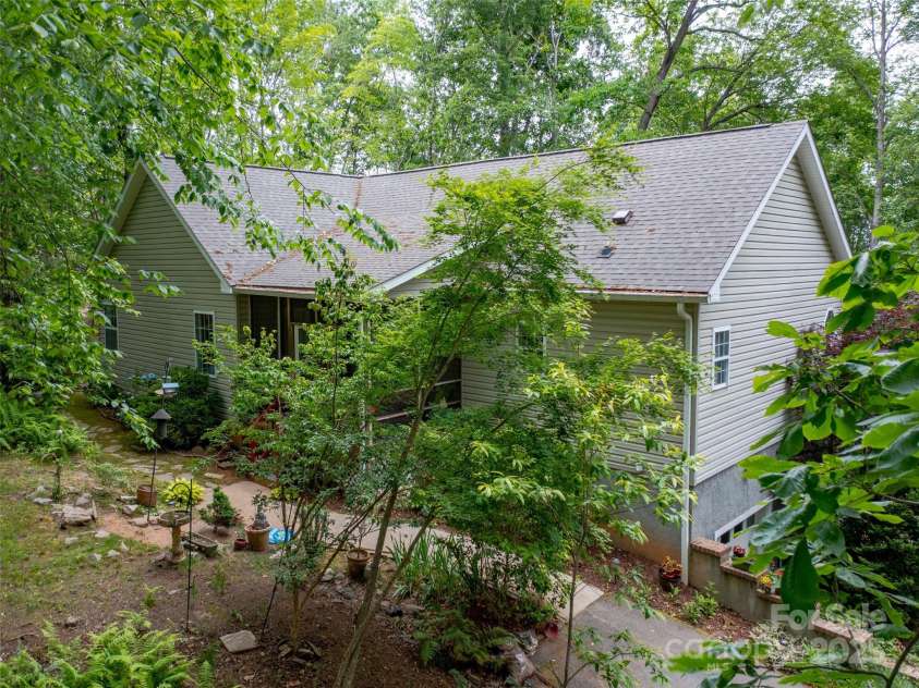 345 Ravenwood Lane, Horse Shoe, NC 28742.  MLS# CAR4185230, YatesRealty ID 20060. 