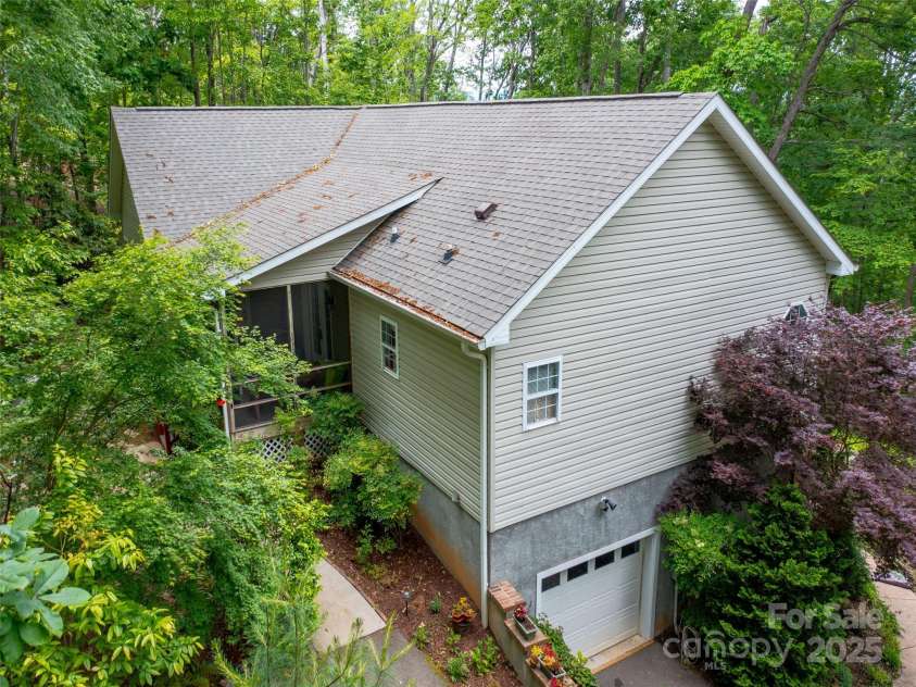 345 Ravenwood Lane, Horse Shoe, NC 28742.  MLS# CAR4185230, YatesRealty ID 20060. 