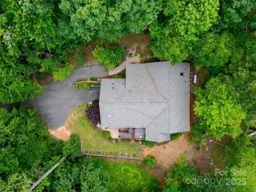 345 Ravenwood Lane, Horse Shoe, NC 28742.  MLS# CAR4185230, YatesRealty ID 20060. 