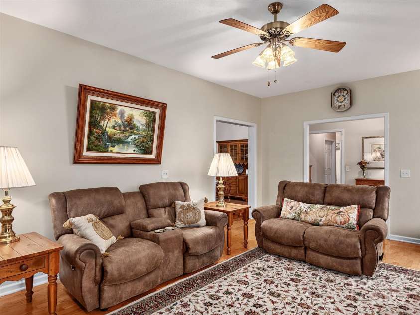 345 Ravenwood Lane, Horse Shoe, NC 28742.  MLS# CAR4185230, YatesRealty ID 20060. 