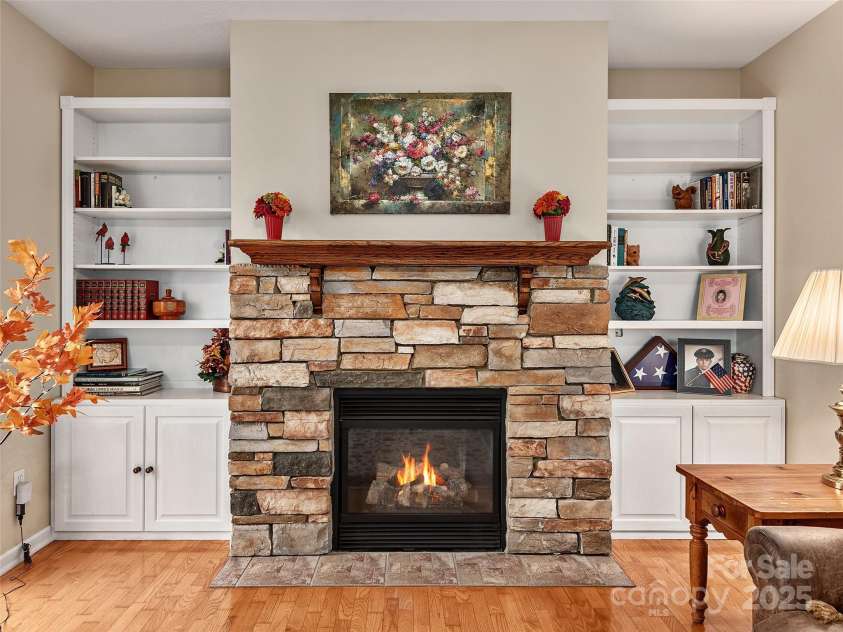 345 Ravenwood Lane, Horse Shoe, NC 28742.  MLS# CAR4185230, YatesRealty ID 20060. 