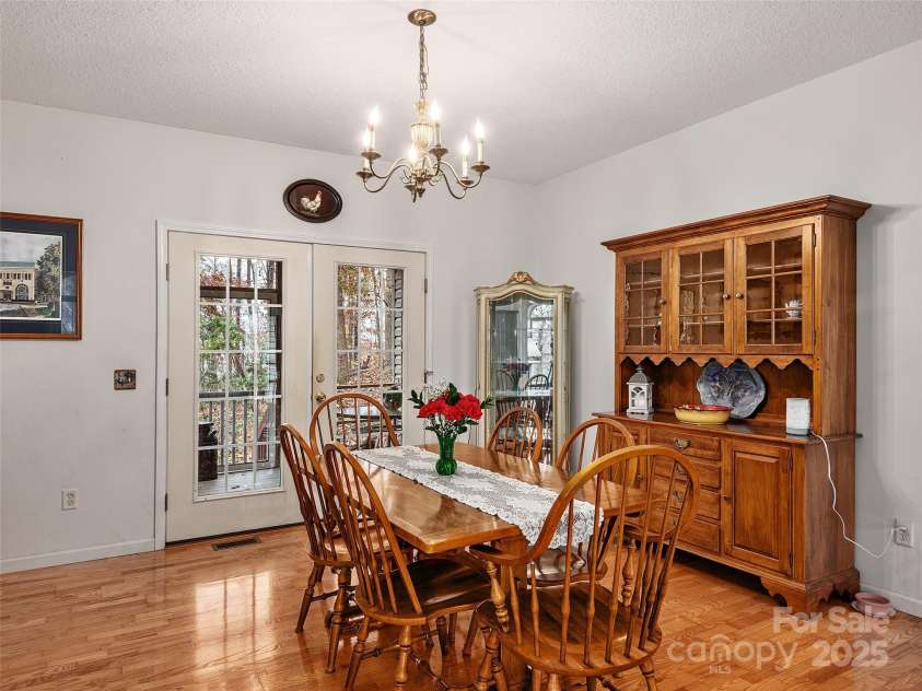 345 Ravenwood Lane, Horse Shoe, NC 28742.  MLS# CAR4185230, YatesRealty ID 20060. 