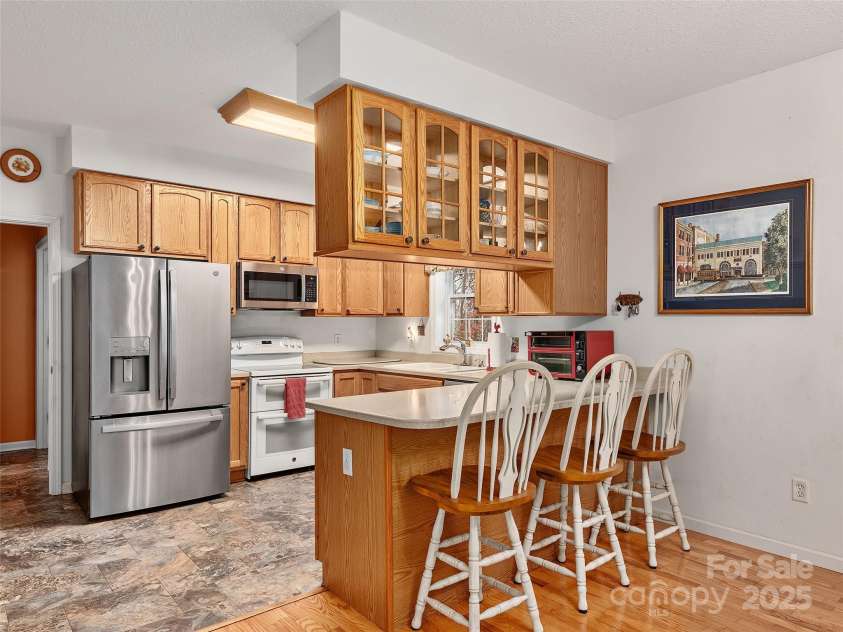 345 Ravenwood Lane, Horse Shoe, NC 28742.  MLS# CAR4185230, YatesRealty ID 20060. 