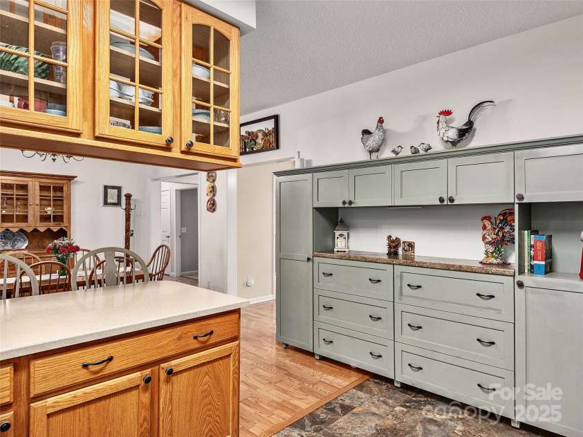 345 Ravenwood Lane, Horse Shoe, NC 28742.  MLS# CAR4185230, YatesRealty ID 20060. 