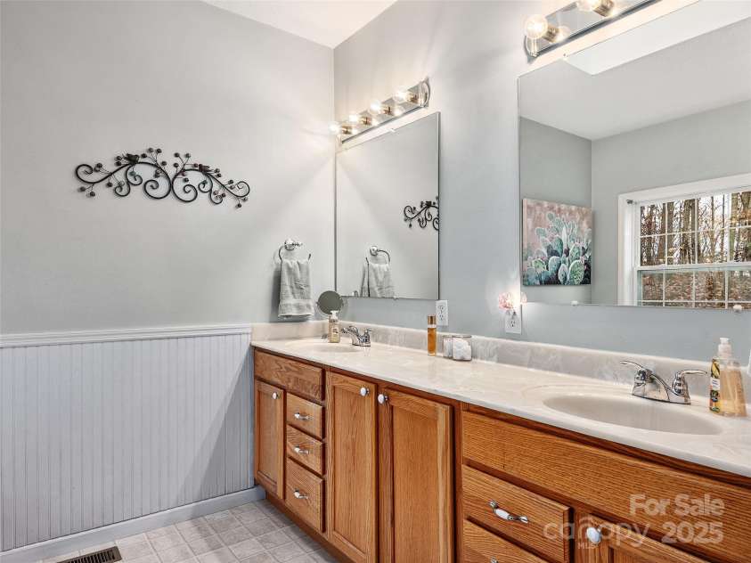 345 Ravenwood Lane, Horse Shoe, NC 28742.  MLS# CAR4185230, YatesRealty ID 20060. 
