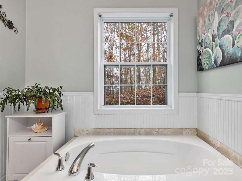 345 Ravenwood Lane, Horse Shoe, NC 28742.  MLS# CAR4185230, YatesRealty ID 20060. 