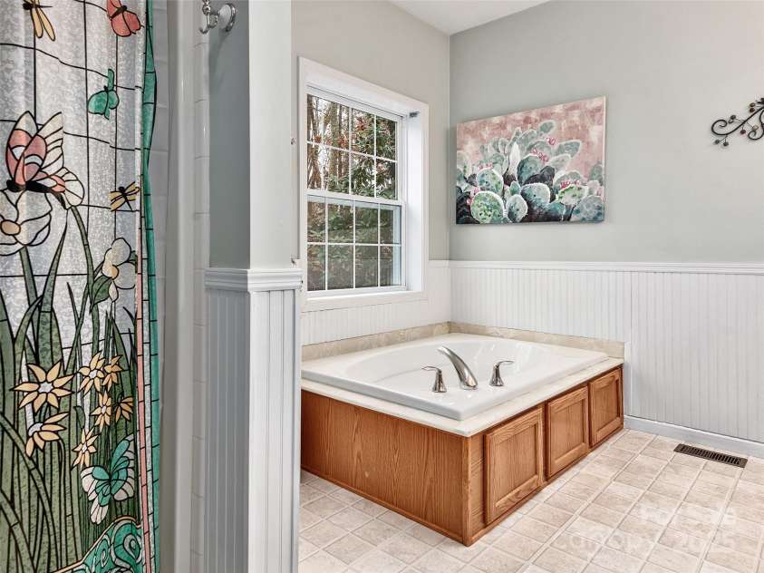 345 Ravenwood Lane, Horse Shoe, NC 28742.  MLS# CAR4185230, YatesRealty ID 20060. 