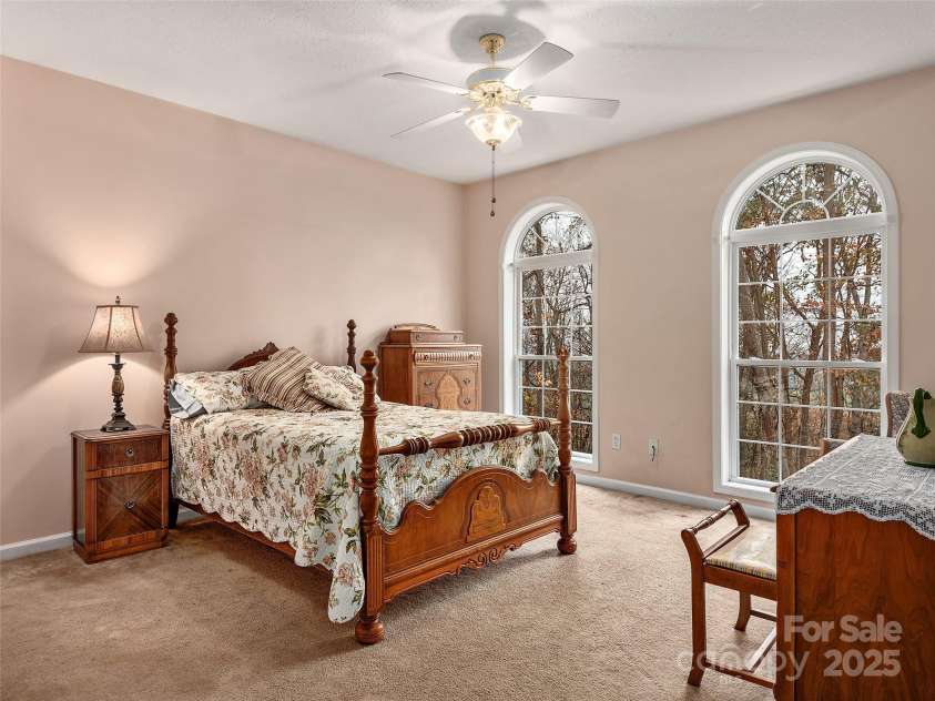 345 Ravenwood Lane, Horse Shoe, NC 28742.  MLS# CAR4185230, YatesRealty ID 20060. 