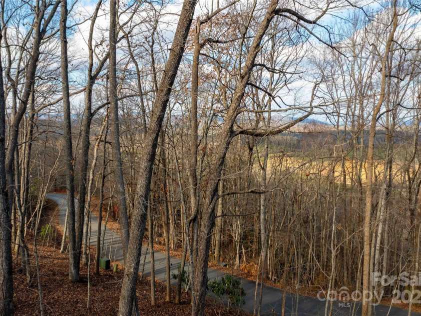 345 Ravenwood Lane, Horse Shoe, NC 28742.  MLS# CAR4185230, YatesRealty ID 20060. 